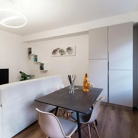 Sunflower -the House Of Travelers * Como