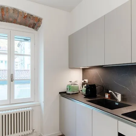 Sunflower -the House Of Travelers * Como