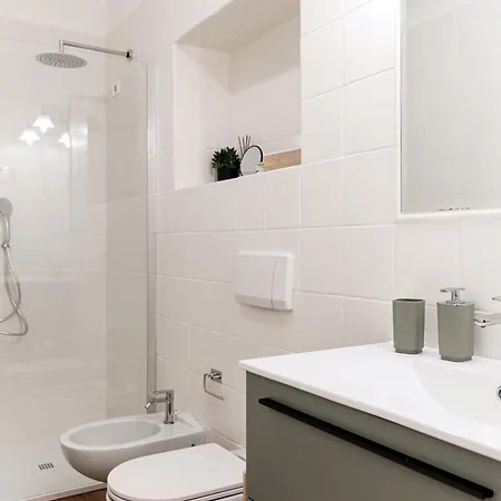 Sunflower -the House Of Travelers Como