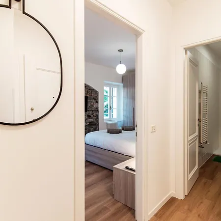 Sunflower -the House Of Travelers Como