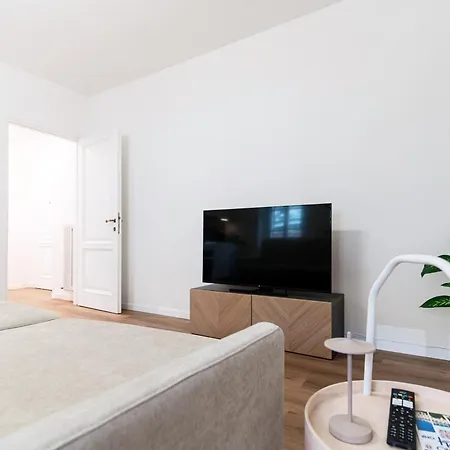 Sunflower -the House Of Travelers *